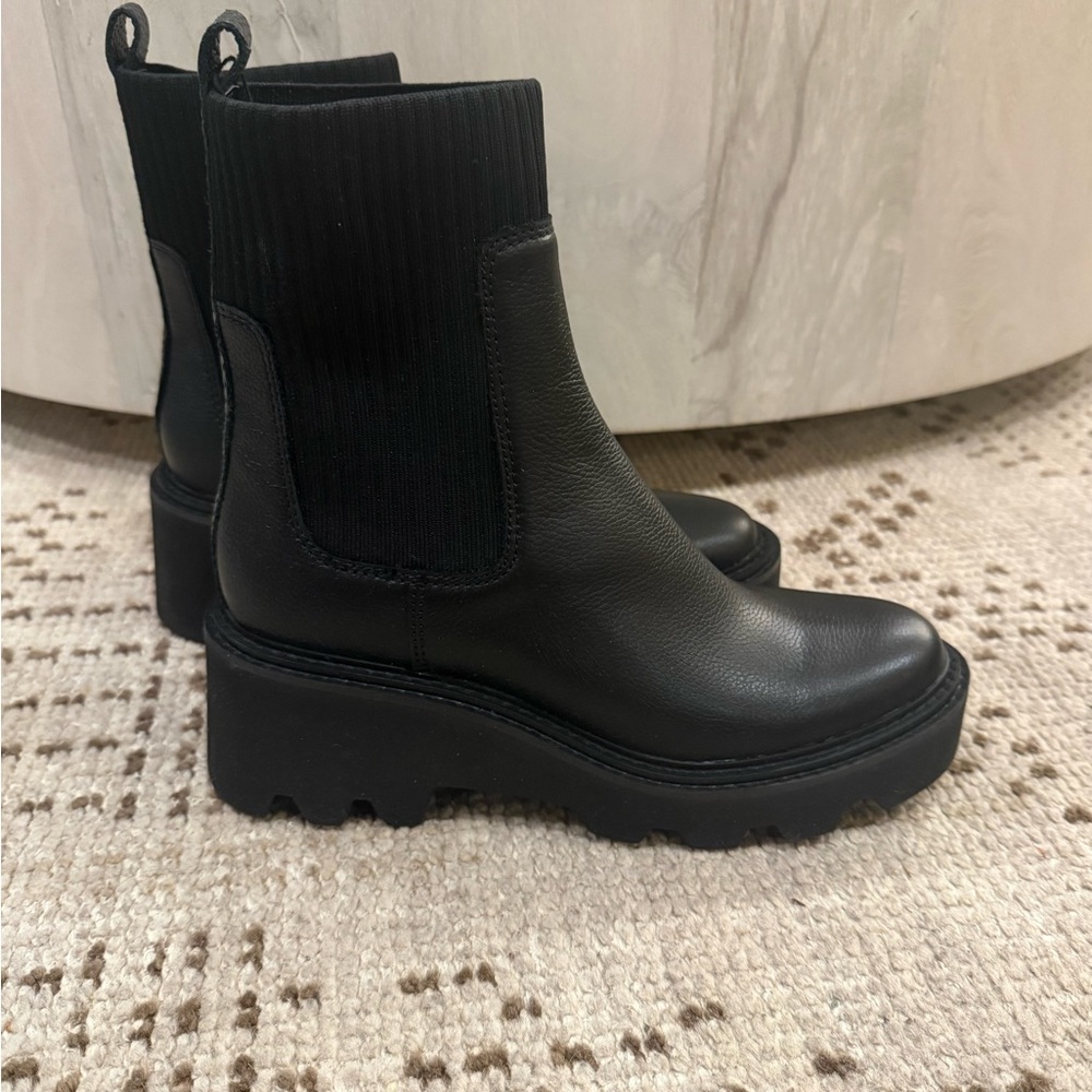 Dolce Vita Black Chunky Platform Chelsea Ankle Boots - Picture 4 of 4